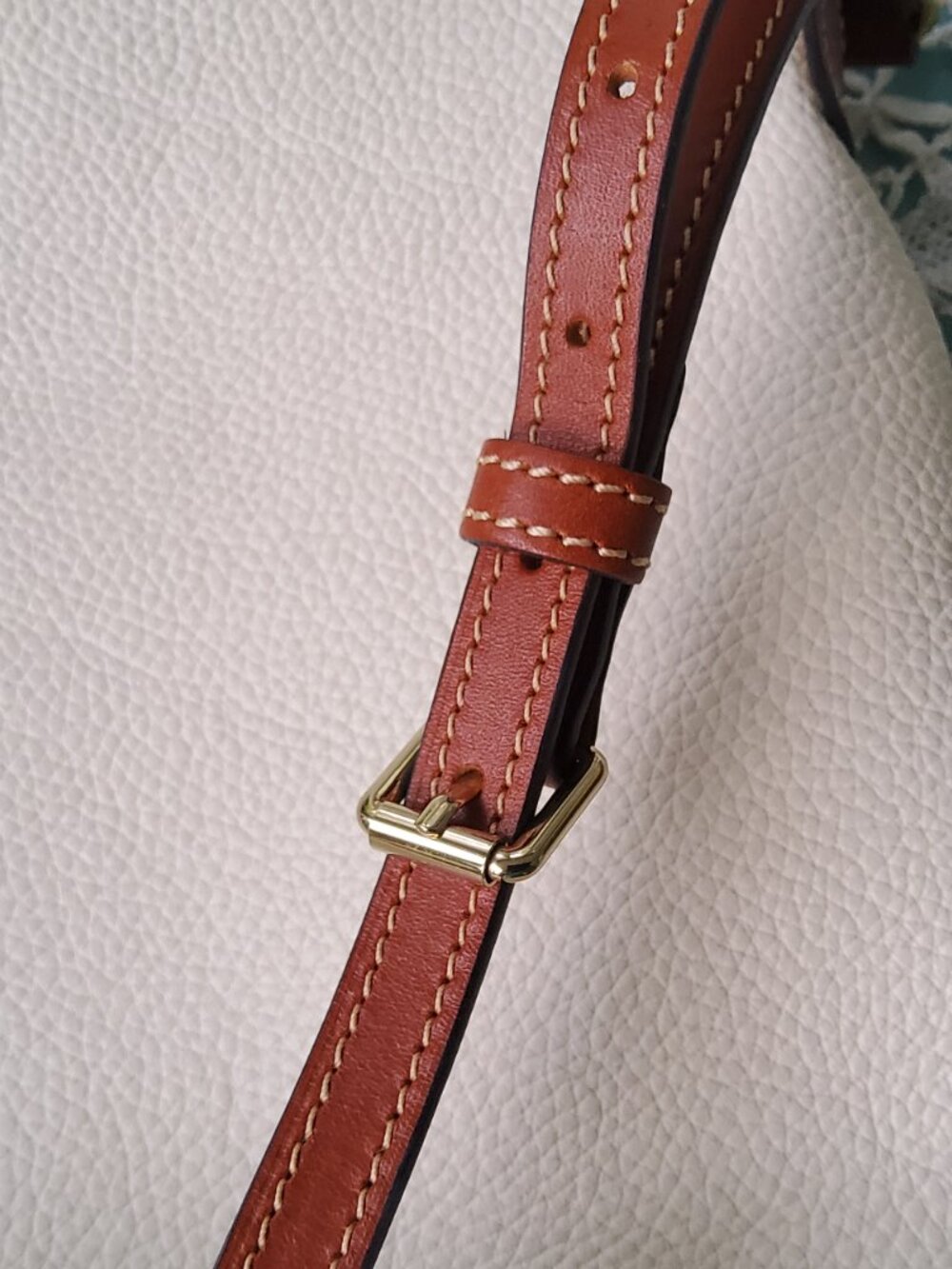Dooney & Bourke Like new Pebble Grain Crossbody Handbag in Bone - Picture 9 of 12